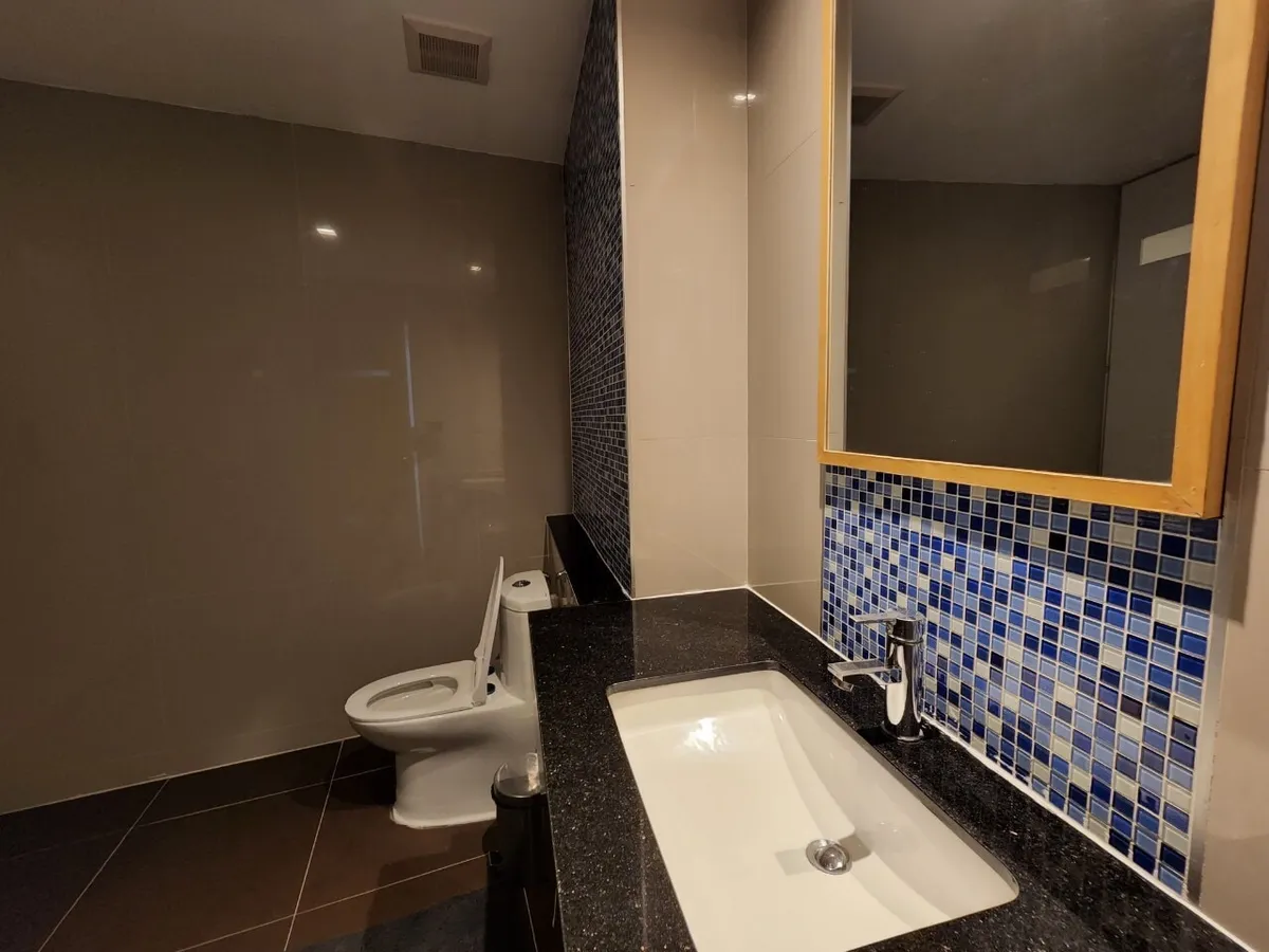 Beach Front Condo For Rent photo 21