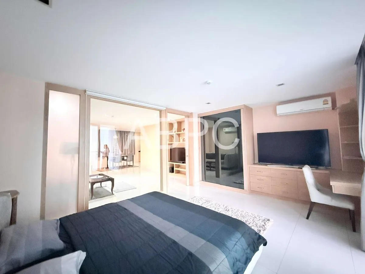 Beach Front Condo For Rent photo 4
