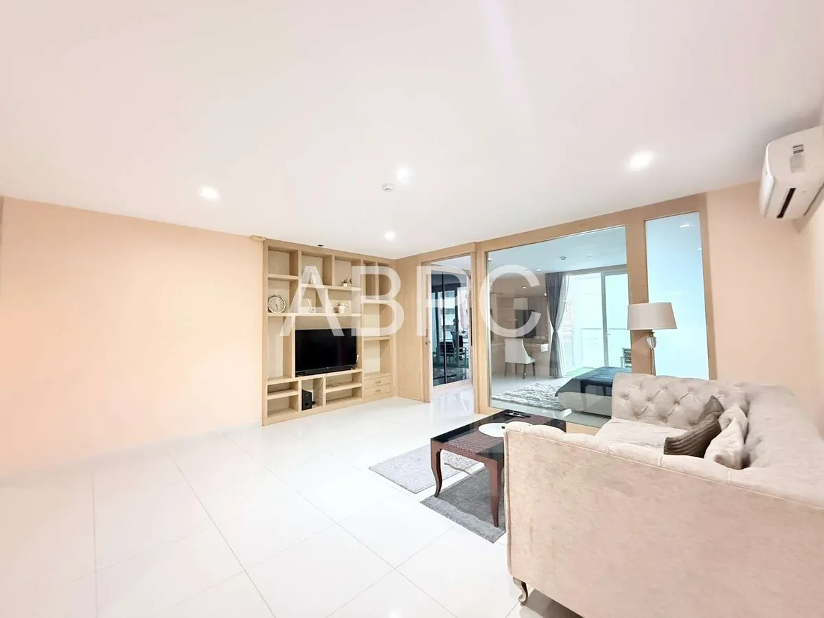 Beach Front Condo For Rent photo 5