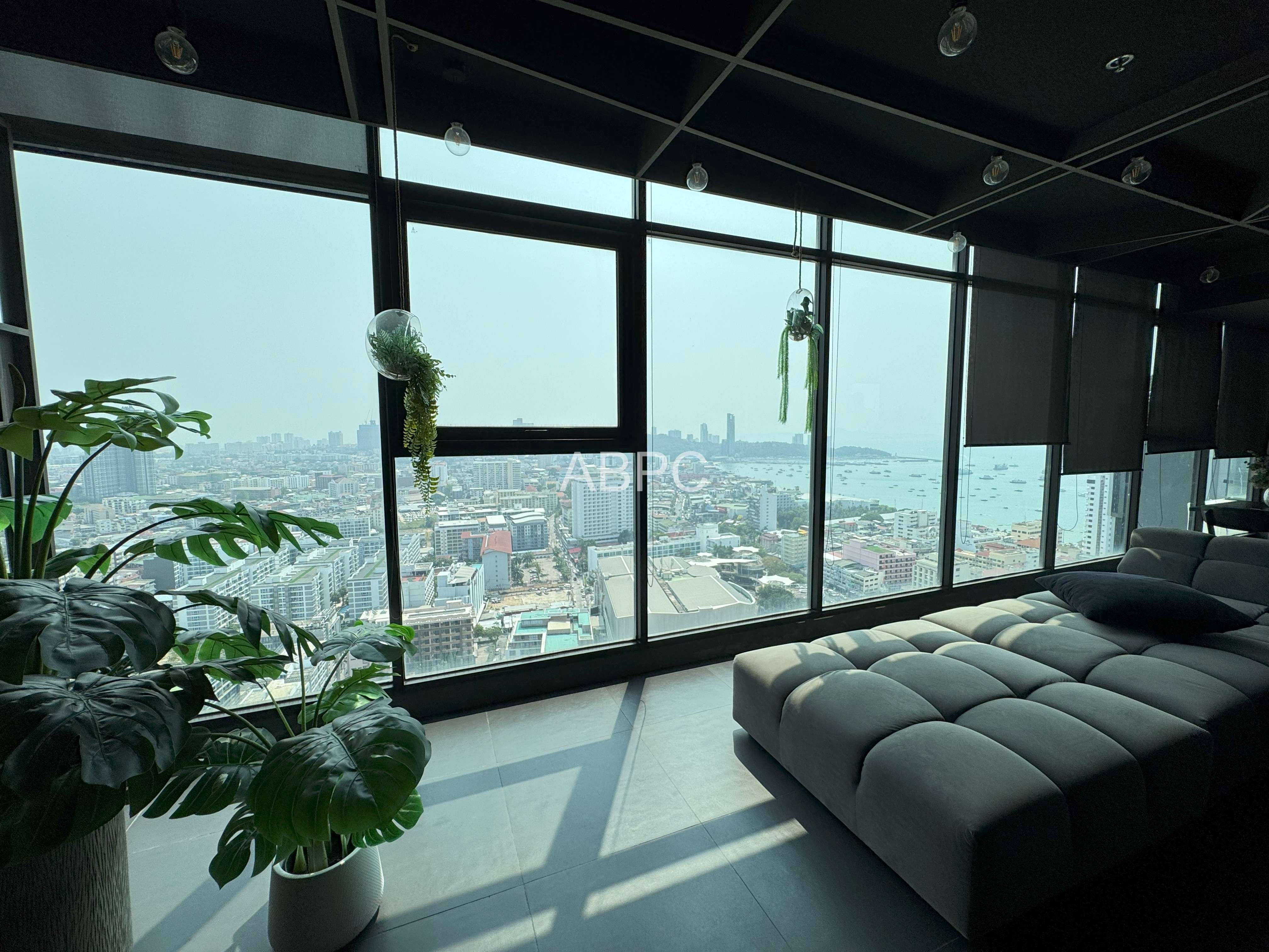 Corner unit 2 Bedrooms 1 Bathroom in Central Pattaya photo 3