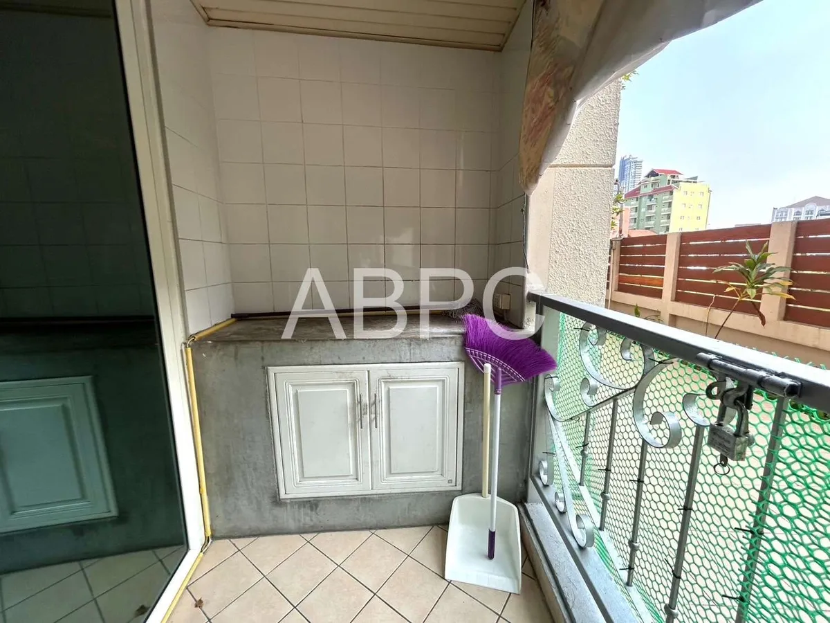 Beautifully Spacious 1 Bedroom 1 Bathroom Condo photo 9