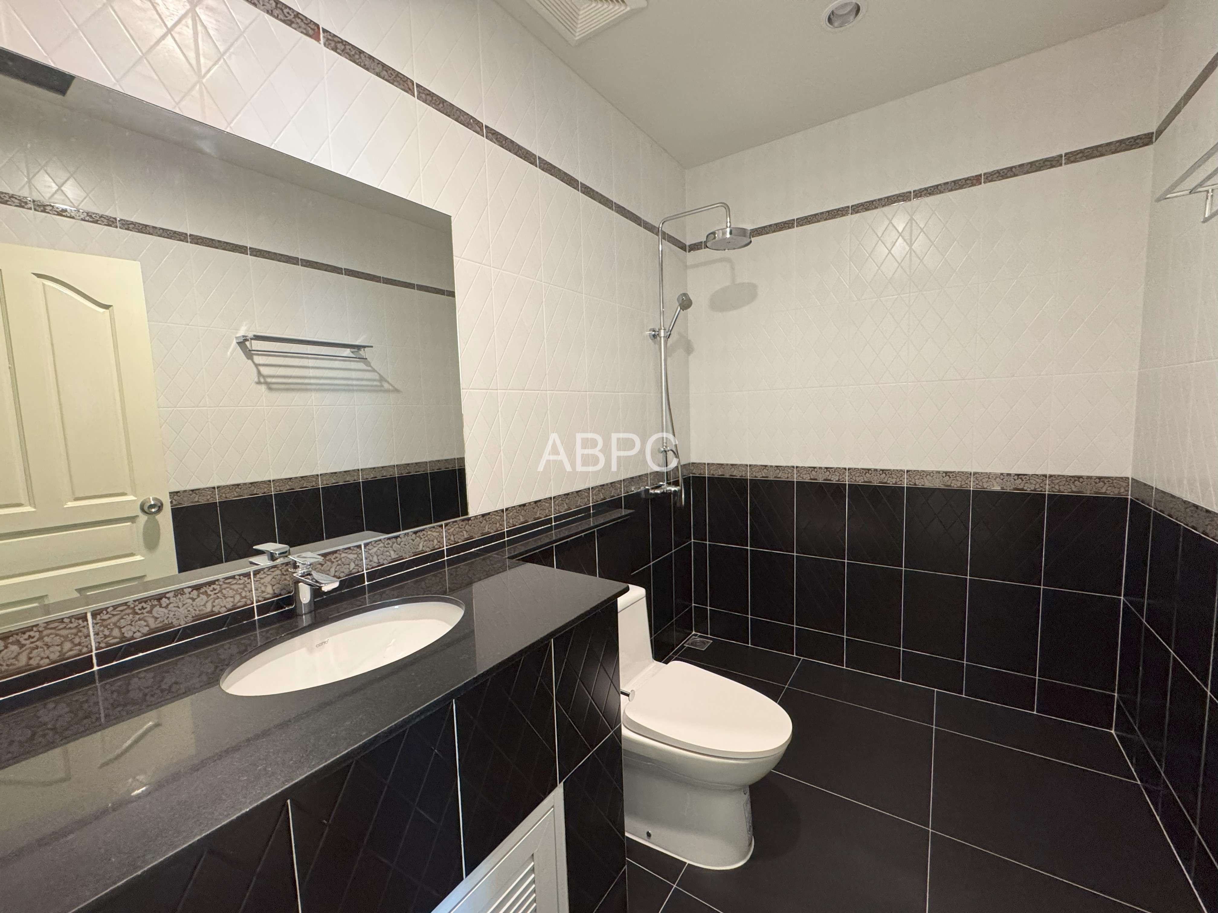 3 Bedroom Pool Villa in East Pattaya - Amorn Village photo 2