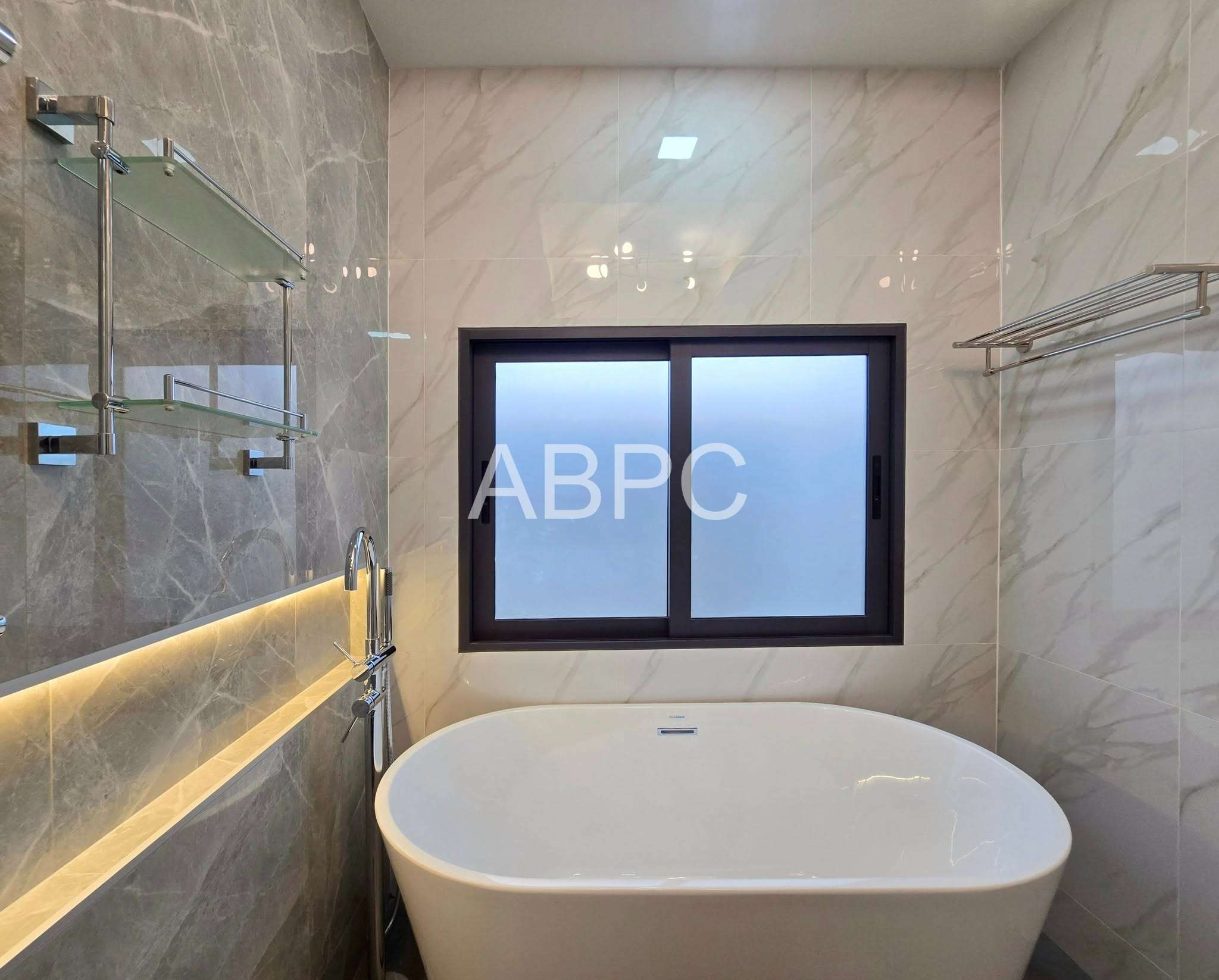 Modern Classic Villa For Sale in East Pattaya photo 12
