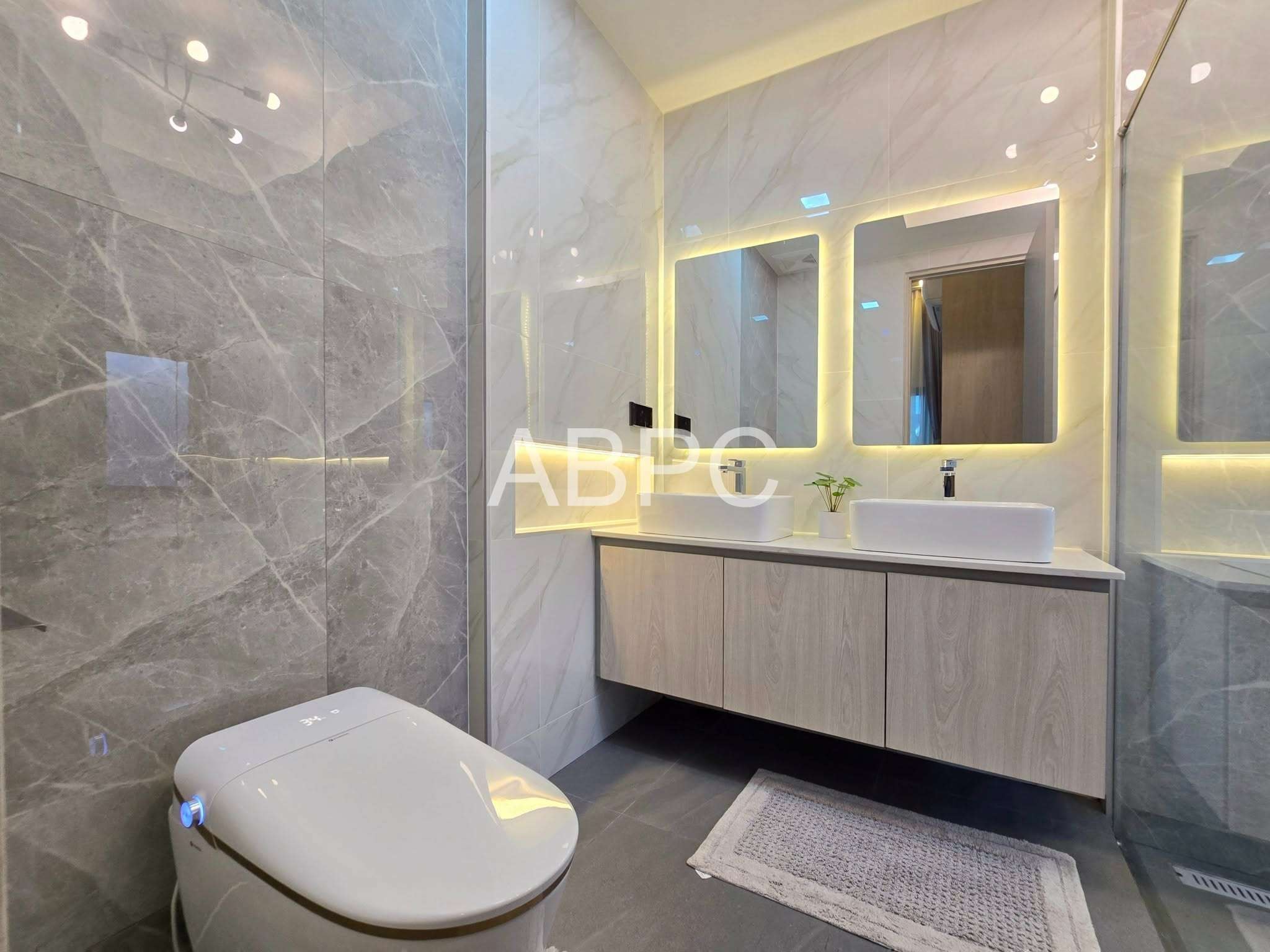 Modern Classic Villa For Sale in East Pattaya photo 4