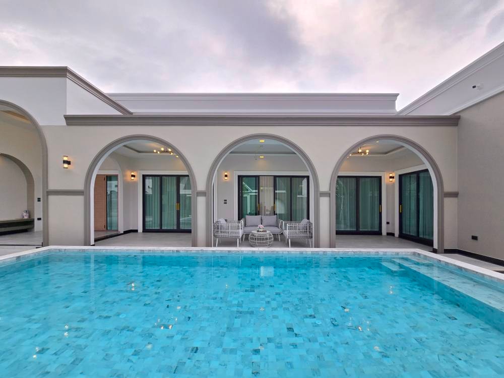 Modern Classic Villa For Sale in East Pattaya photo 20