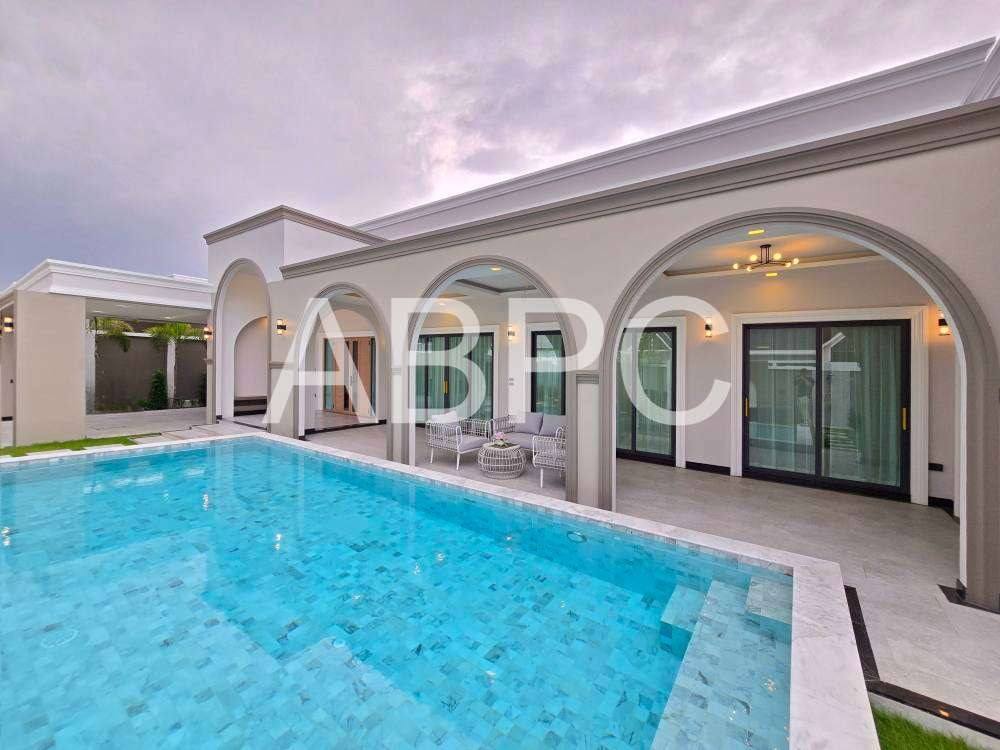 Modern Classic Villa For Sale in East Pattaya