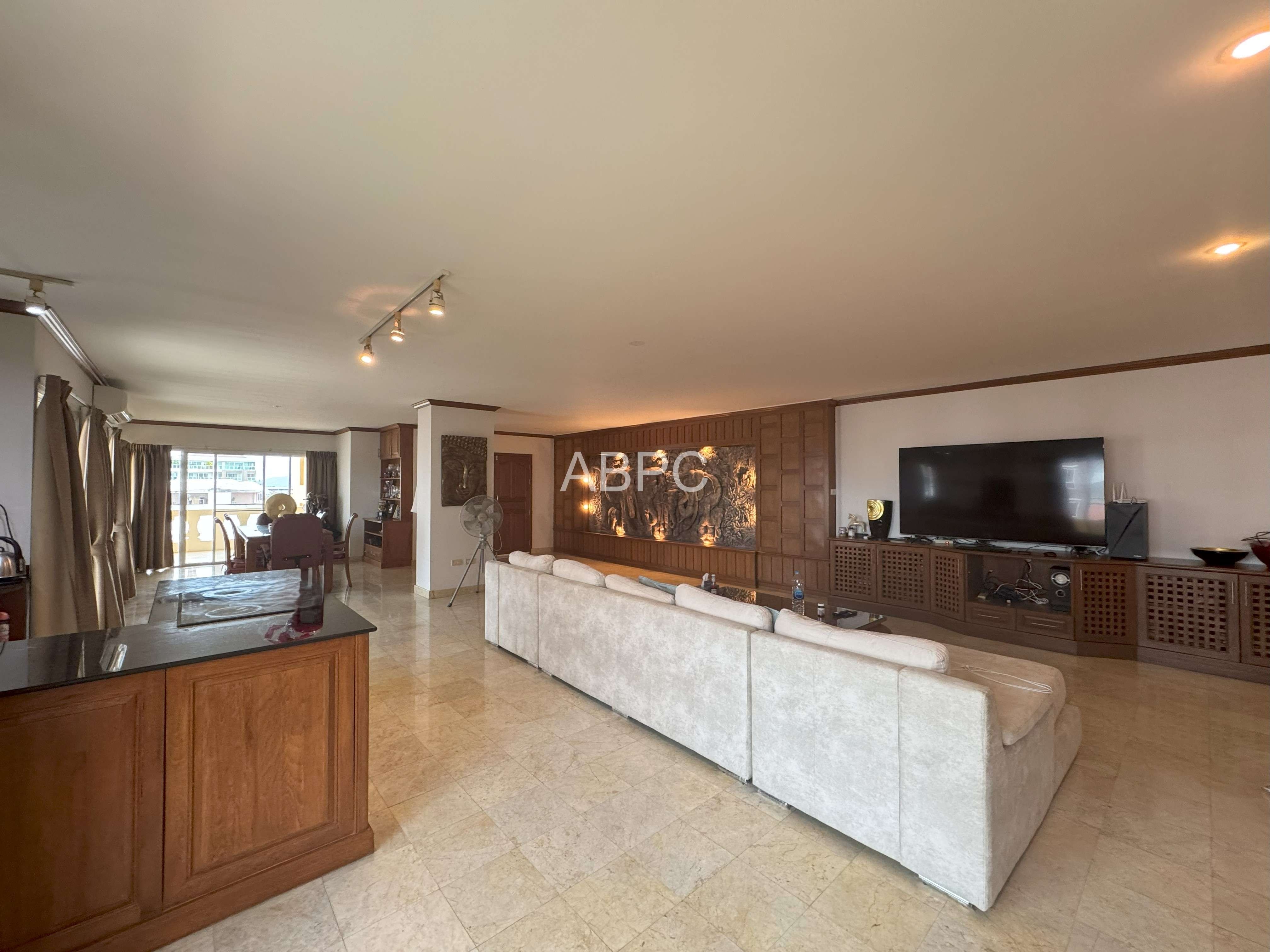 Spacious 3 Bedrooms 3 Bathrooms in Pratumnak photo 3