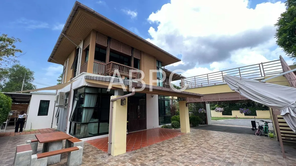 Serene 3 Bedroom 3 Bathroom House in The Village at Horseshoe Point
