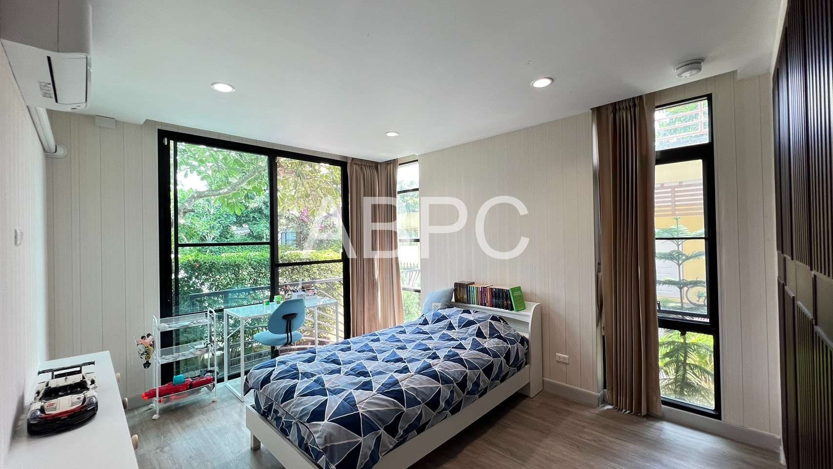 Serene 3 Bedroom 3 Bathroom House in The Village at Horseshoe Point photo 7