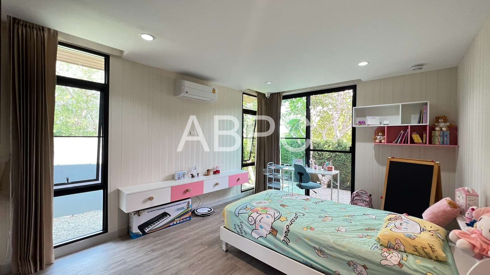 Serene 3 Bedroom 3 Bathroom House in The Village at Horseshoe Point photo 6