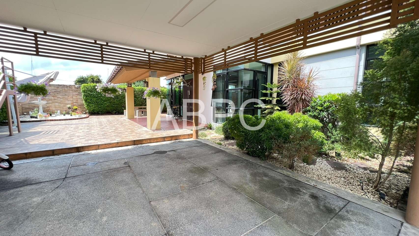Serene 3 Bedroom 3 Bathroom House in The Village at Horseshoe Point photo 8