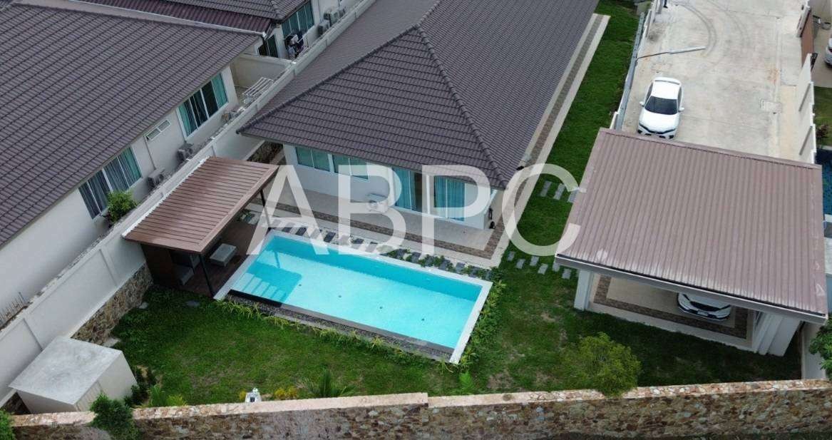 3 Bedrooms 4 Bathrooms in Huay Yai