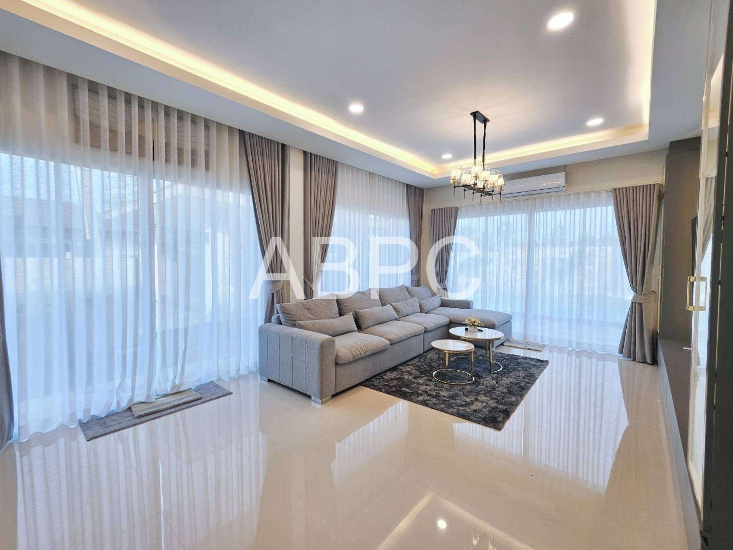 3 Bedrooms 4 Bathrooms in Huay Yai photo 5
