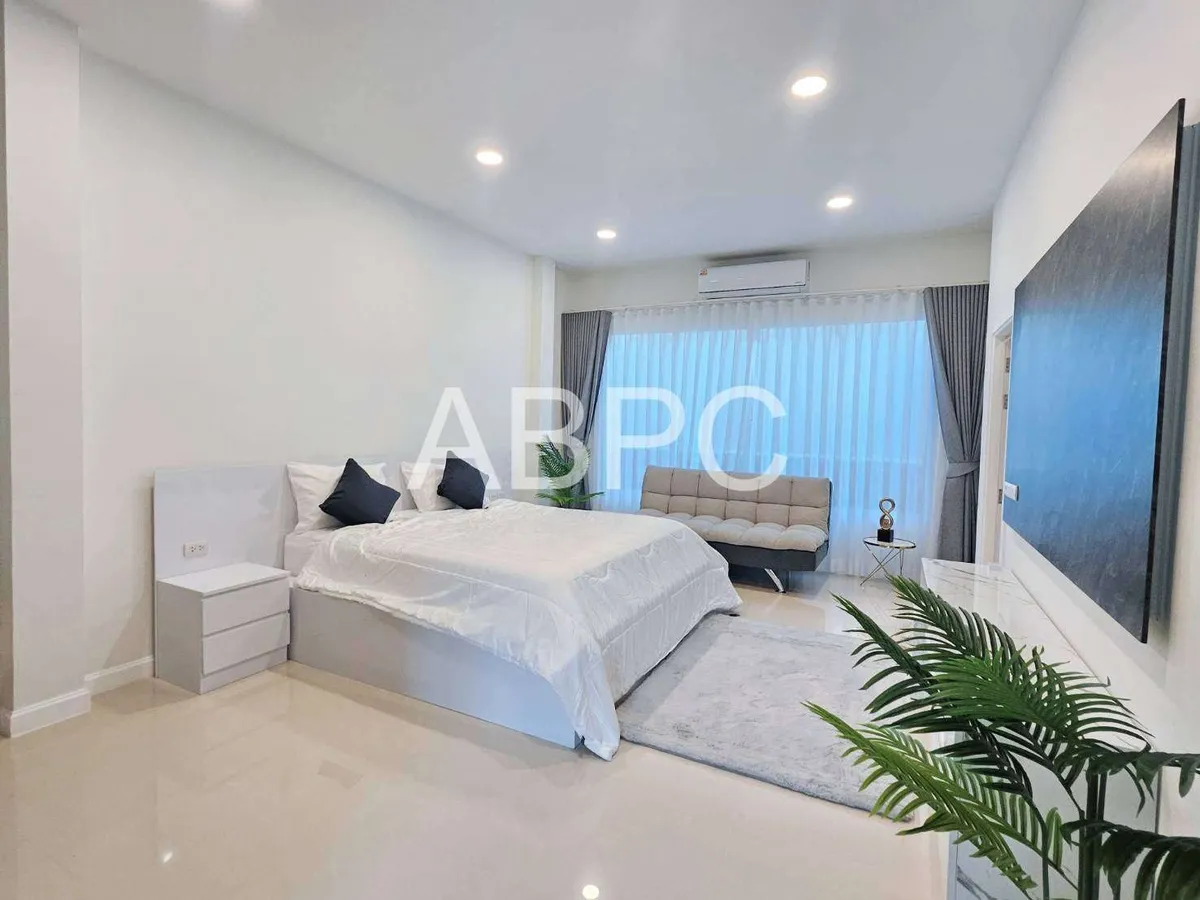 3 Bedrooms 4 Bathrooms in Huay Yai photo 2