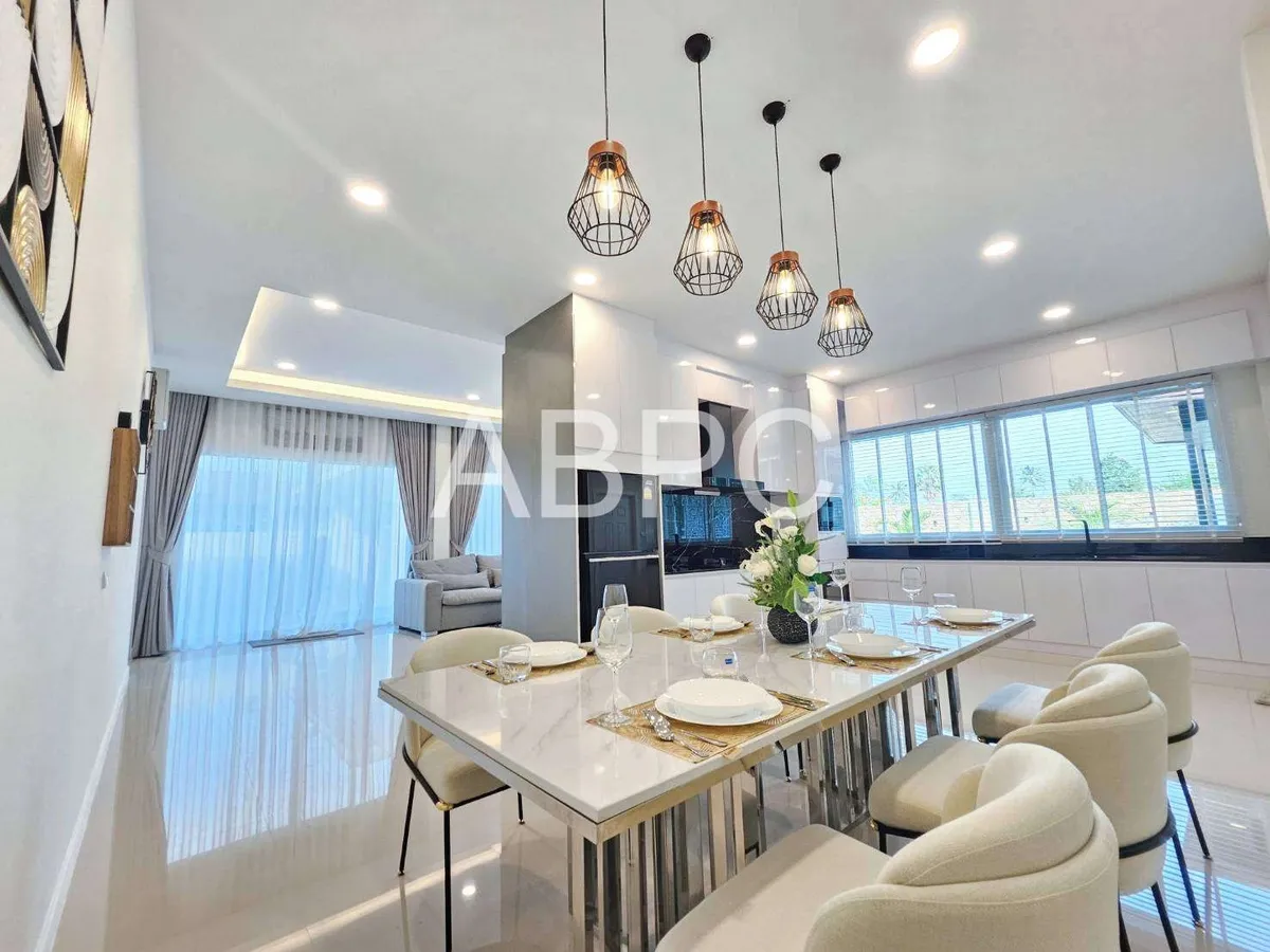 3 Bedrooms 4 Bathrooms in Huay Yai photo 4