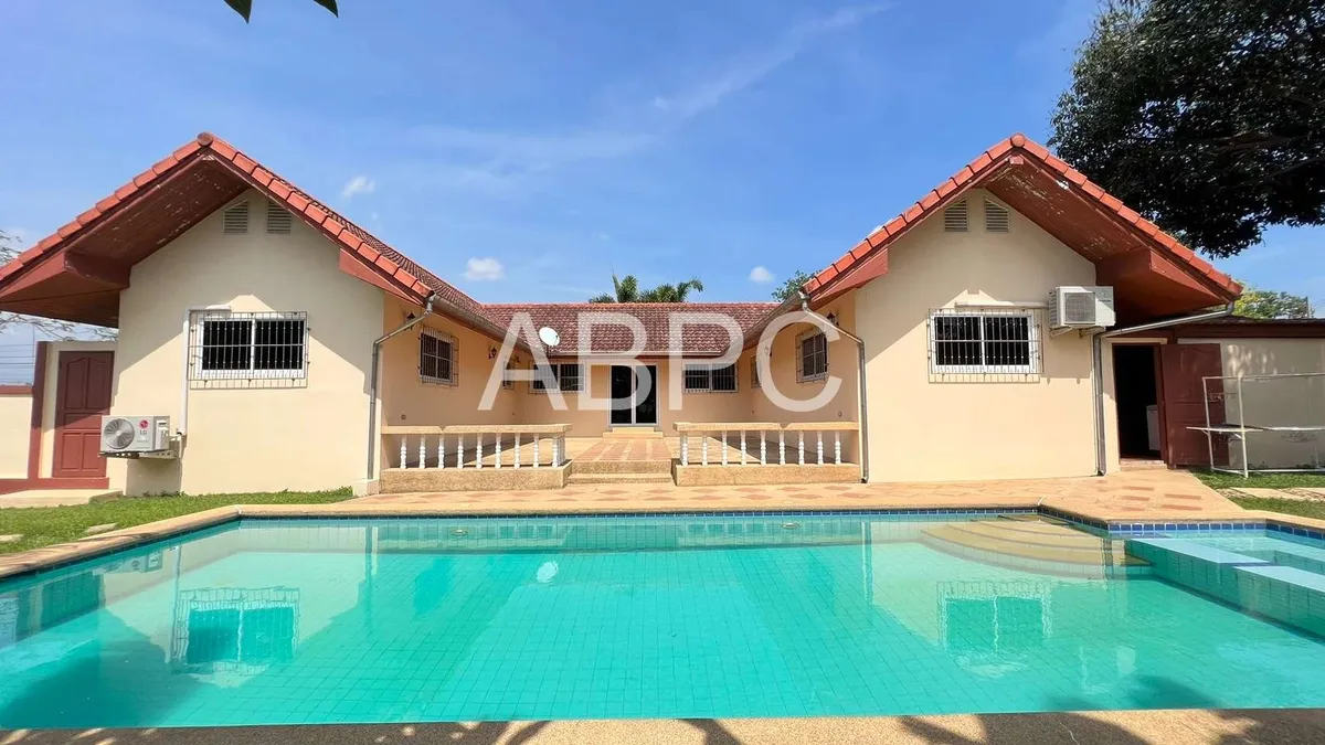 4 Bedrooms 3 Bathrooms in East Pattaya
