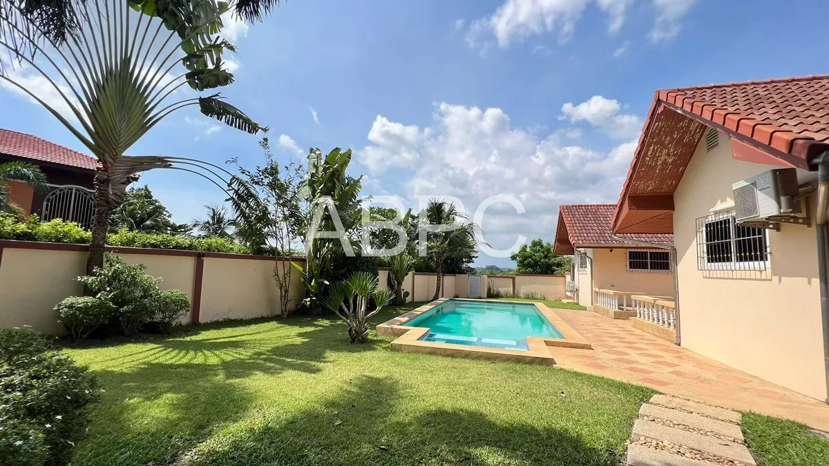 4 Bedrooms 3 Bathrooms in East Pattaya photo 2