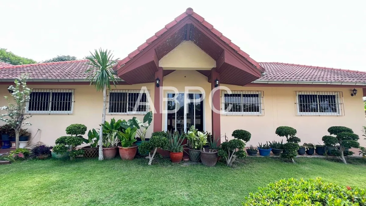 4 Bedrooms 3 Bathrooms in East Pattaya photo 3