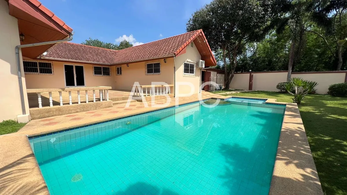 4 Bedrooms 3 Bathrooms in East Pattaya photo 7