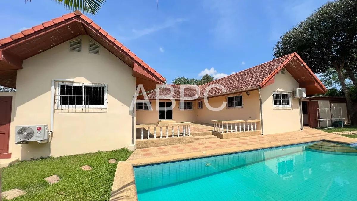 4 Bedrooms 3 Bathrooms in East Pattaya photo 9