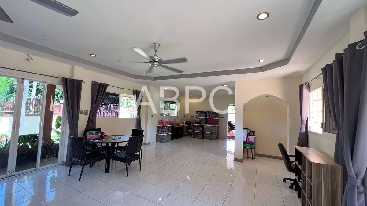 4 Bedrooms 3 Bathrooms in East Pattaya photo 10