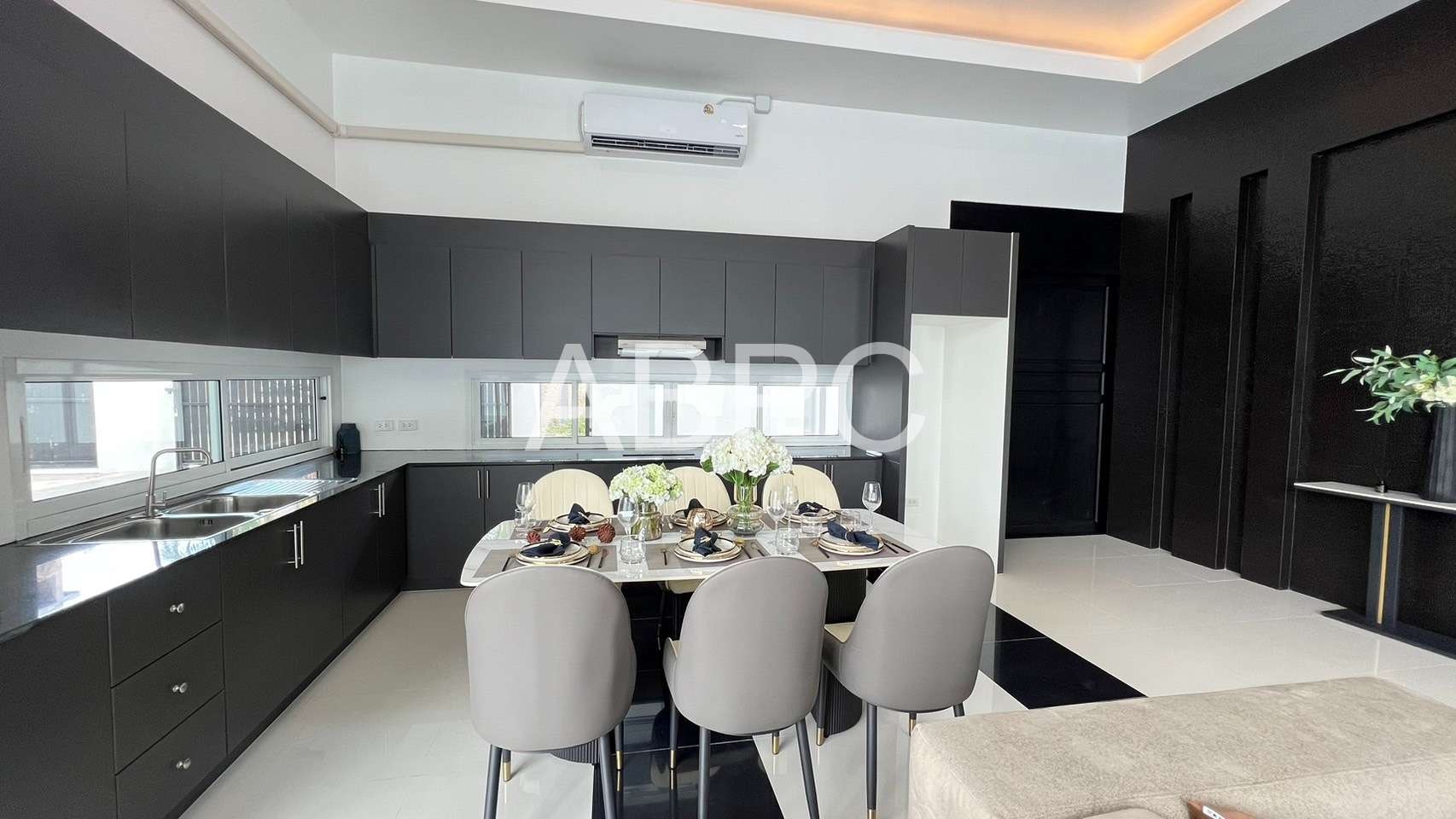 Pool villa 4 Bedrooms 4 Bathrooms in Huay yai photo 8