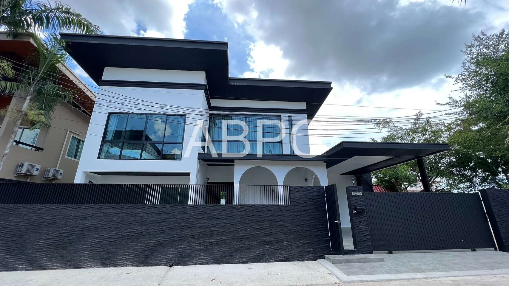 Pool villa 4 Bedrooms 4 Bathrooms in Huay yai photo 2