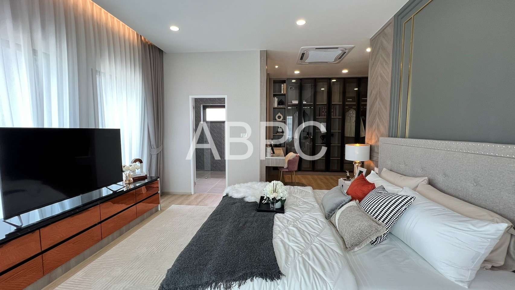 Luxury Pool villa 4 Bedrooms 4 Bathrooms in Huay yai photo 8