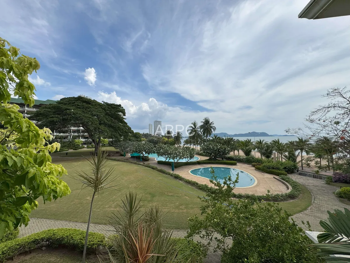 Beach Front 2 Bedrooms 2 Bathrooms in Na Jomtien