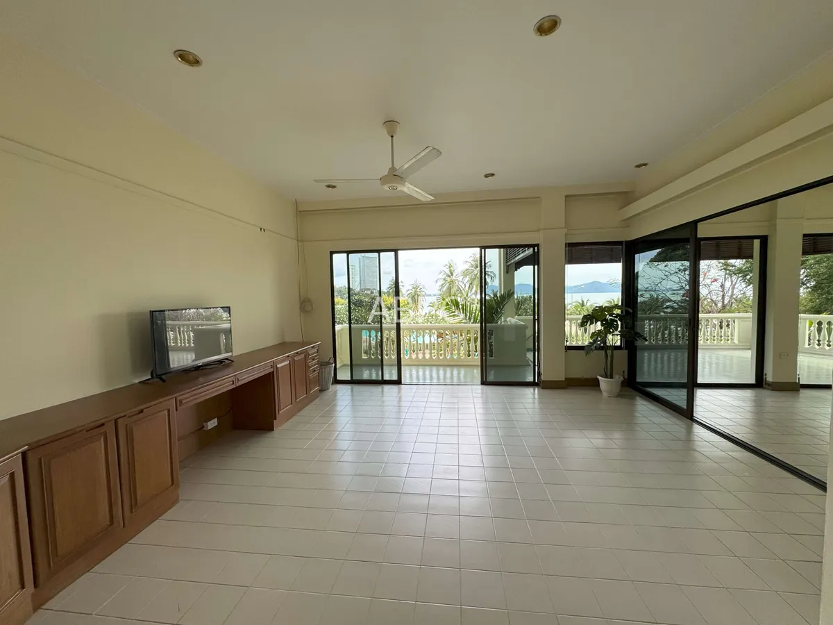Beach Front 2 Bedrooms 2 Bathrooms in Na Jomtien photo 4