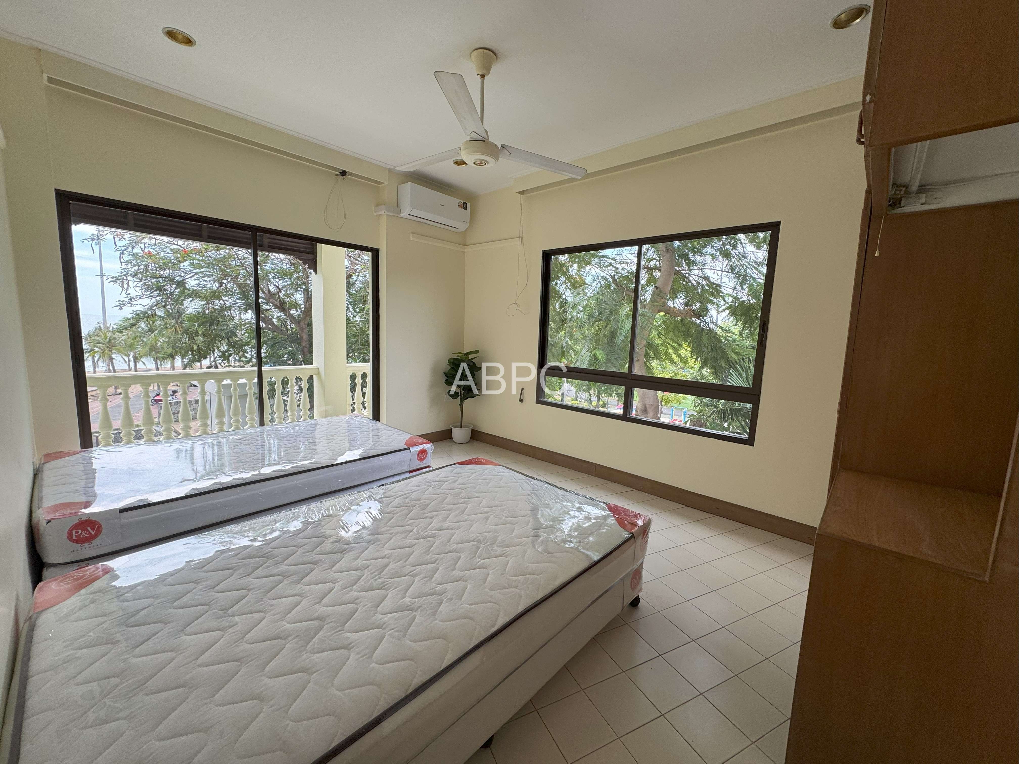 Beach Front 2 Bedrooms 2 Bathrooms in Na Jomtien photo 11