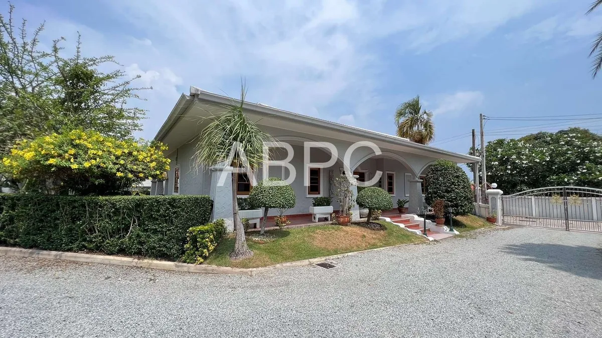 3 Bedrooms 5 Bathrooms in South Pattaya