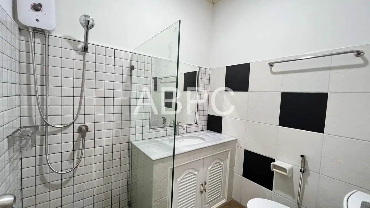 3 Bedrooms 5 Bathrooms in South Pattaya photo 11