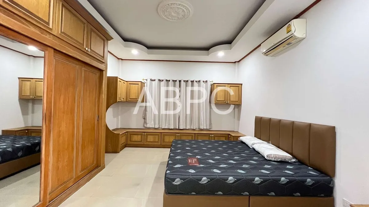 3 Bedrooms 5 Bathrooms in South Pattaya photo 4
