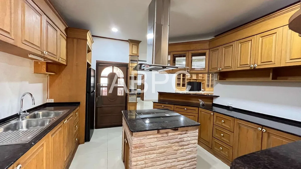 3 Bedrooms 5 Bathrooms in South Pattaya photo 6