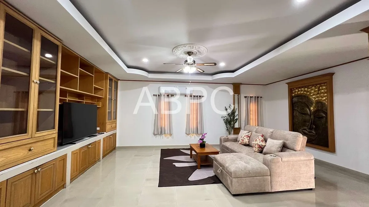 3 Bedrooms 5 Bathrooms in South Pattaya photo 9