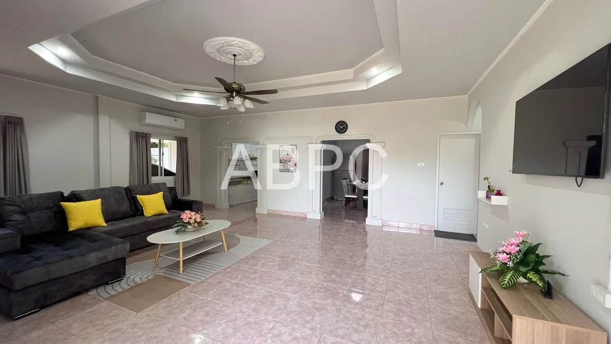 2 Bedrooms 3 Bathrooms in South Pattaya photo 2