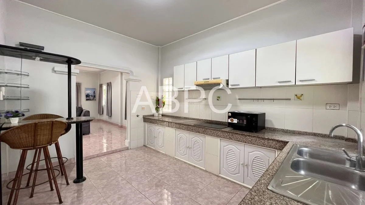 2 Bedrooms 3 Bathrooms in South Pattaya photo 11