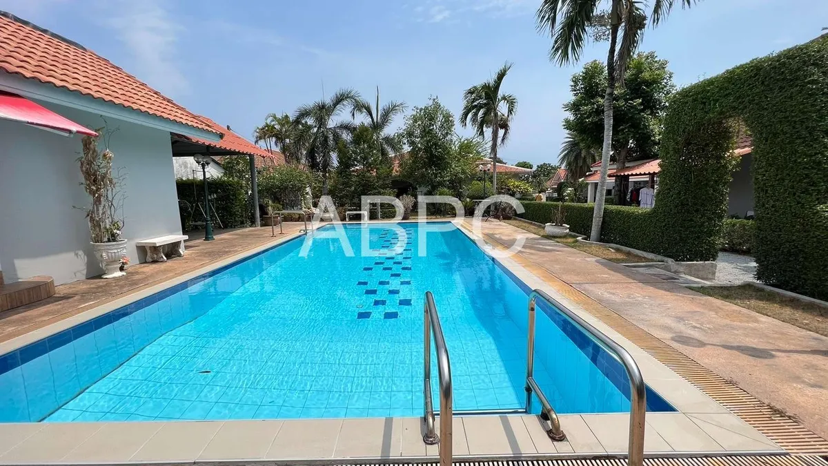 2 Bedrooms 3 Bathrooms in South Pattaya photo 4