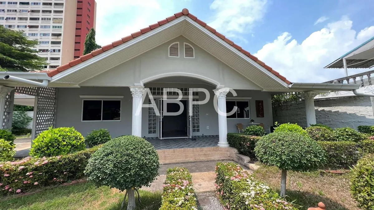 2 Bedrooms 3 Bathrooms in South Pattaya photo 5