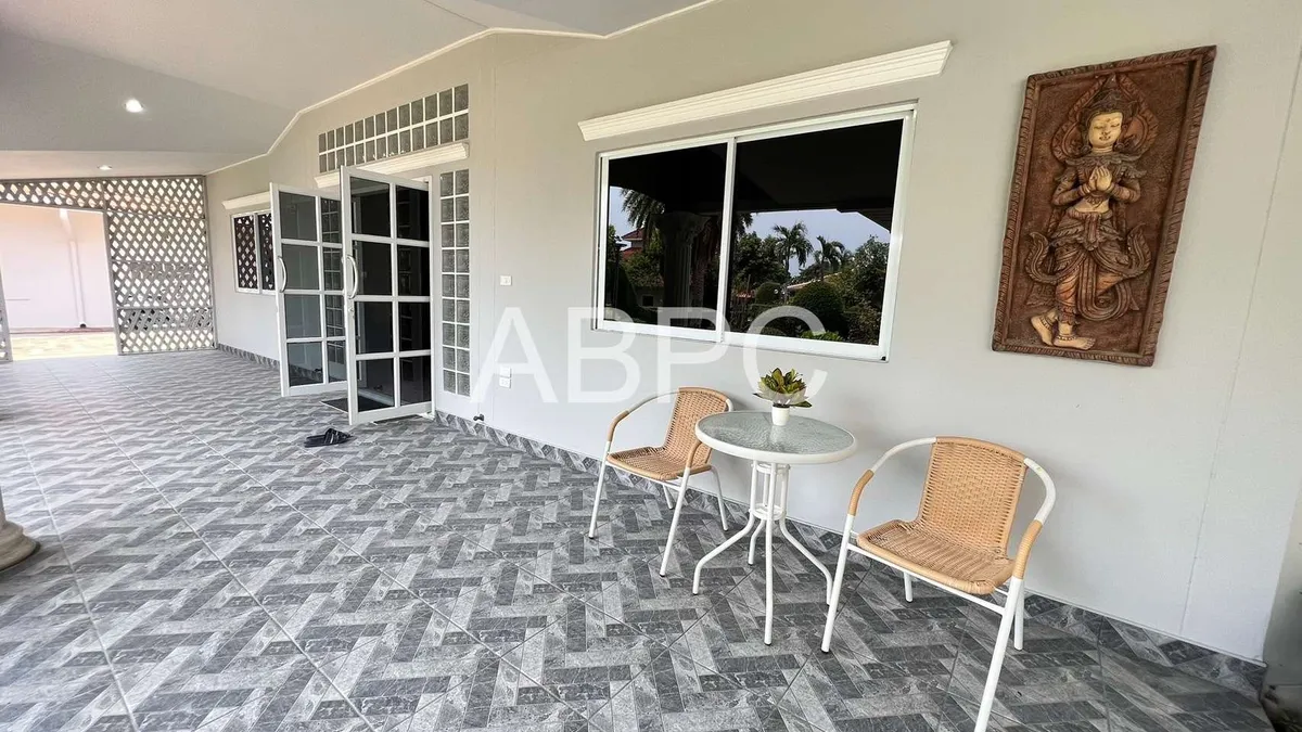 2 Bedrooms 3 Bathrooms in South Pattaya photo 6