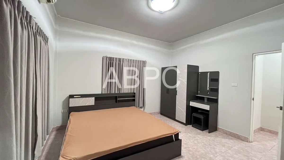 2 Bedrooms 3 Bathrooms in South Pattaya photo 9