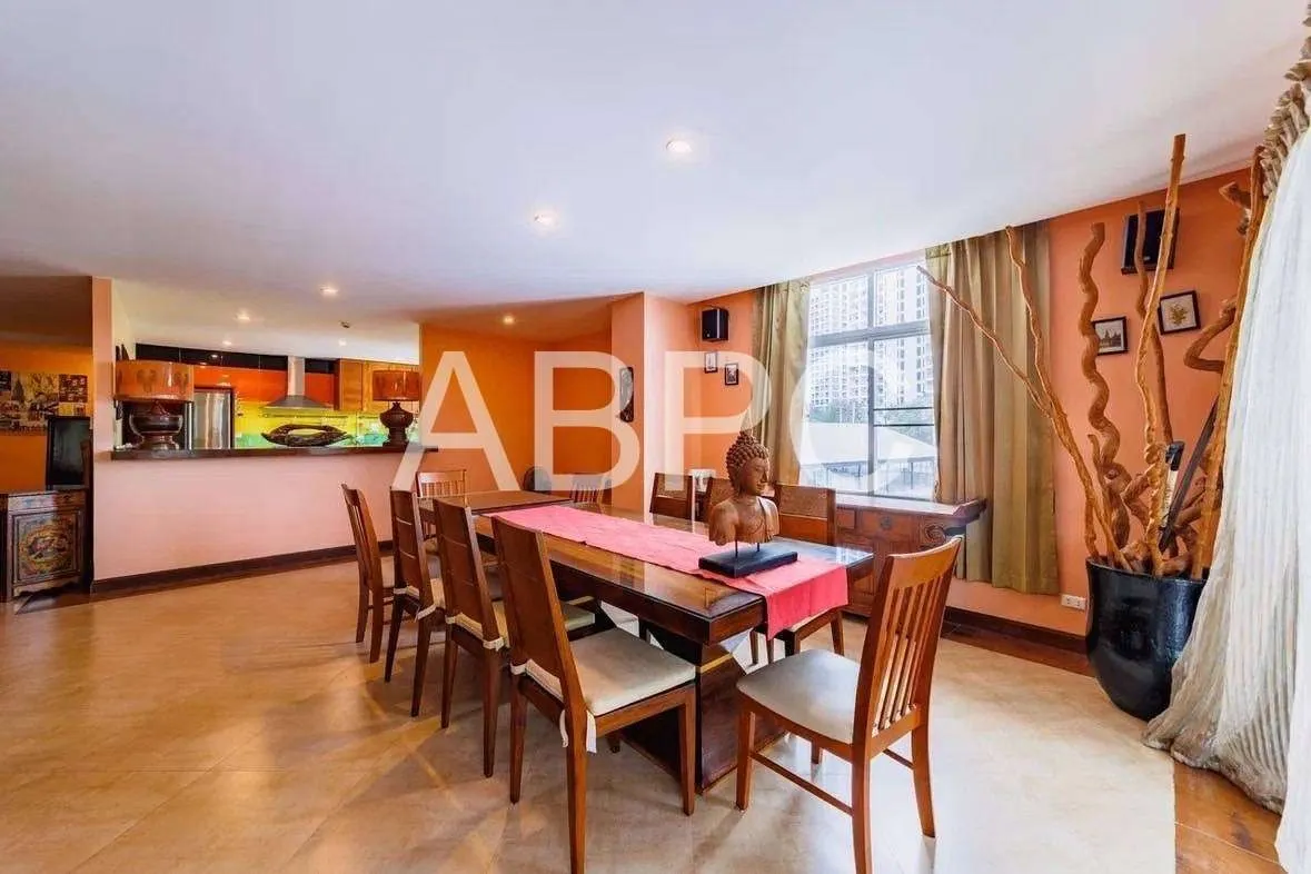 Large Two Bedroom Two Bathroom  Apartment in Pratumnak
