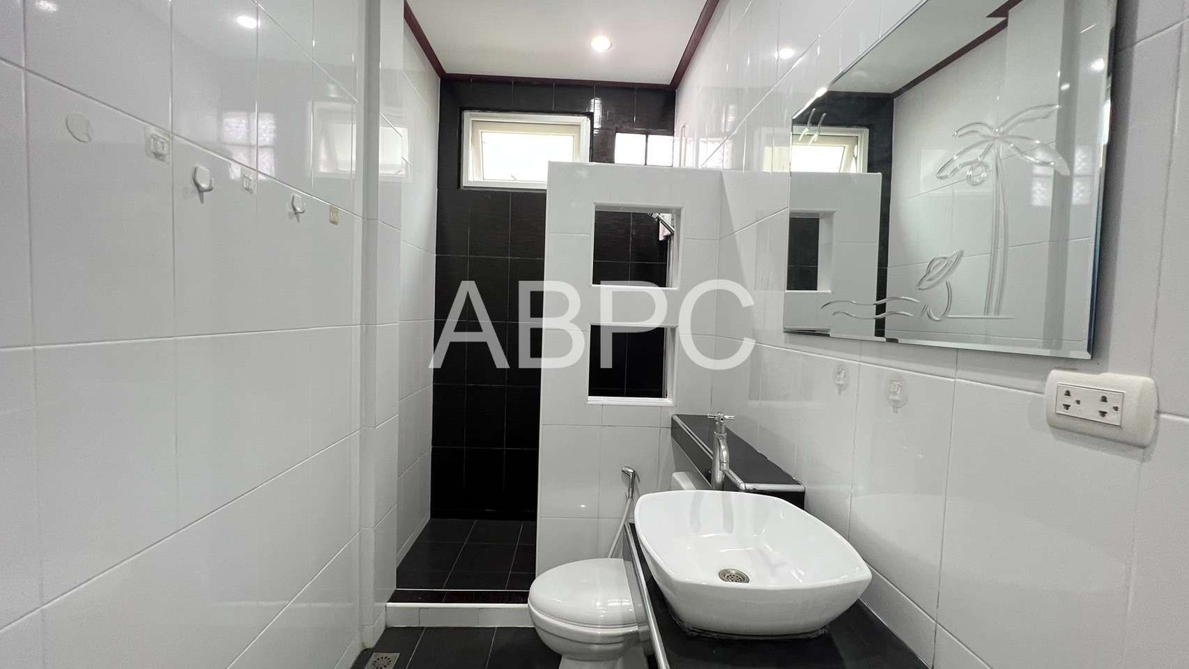 3 Bedrooms 2 Bathroom in East Pattaya photo 4