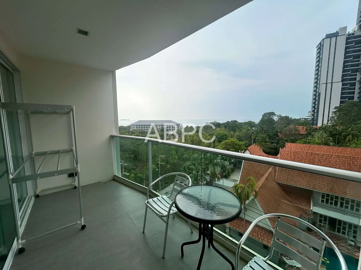 Large Sea View 1 Bedroom Condo in Pratumnak
