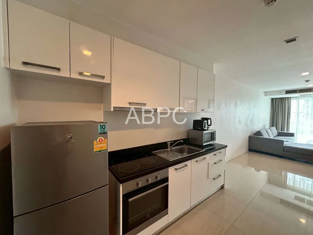 Large Sea View 1 Bedroom Condo in Pratumnak photo 3