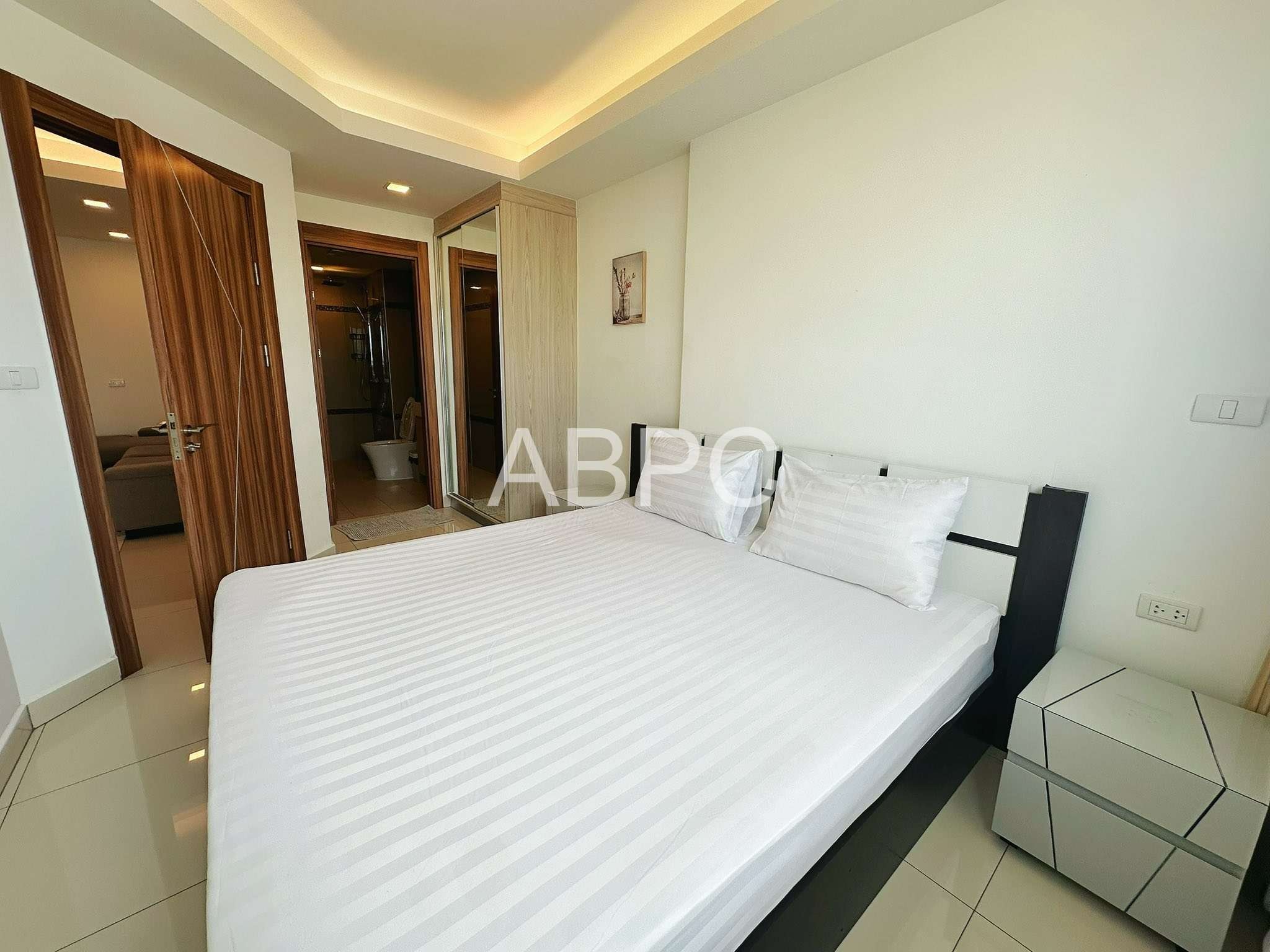 2 Bedroom Condo For Sale in Jomtien photo 6