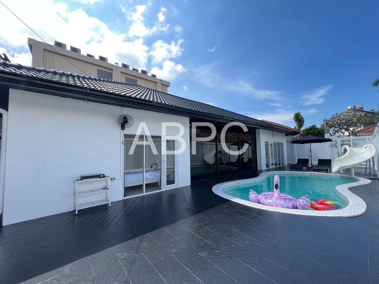 Beautiful 3 Bedroom 4 Bathroom Pool Villa in Pratumnak