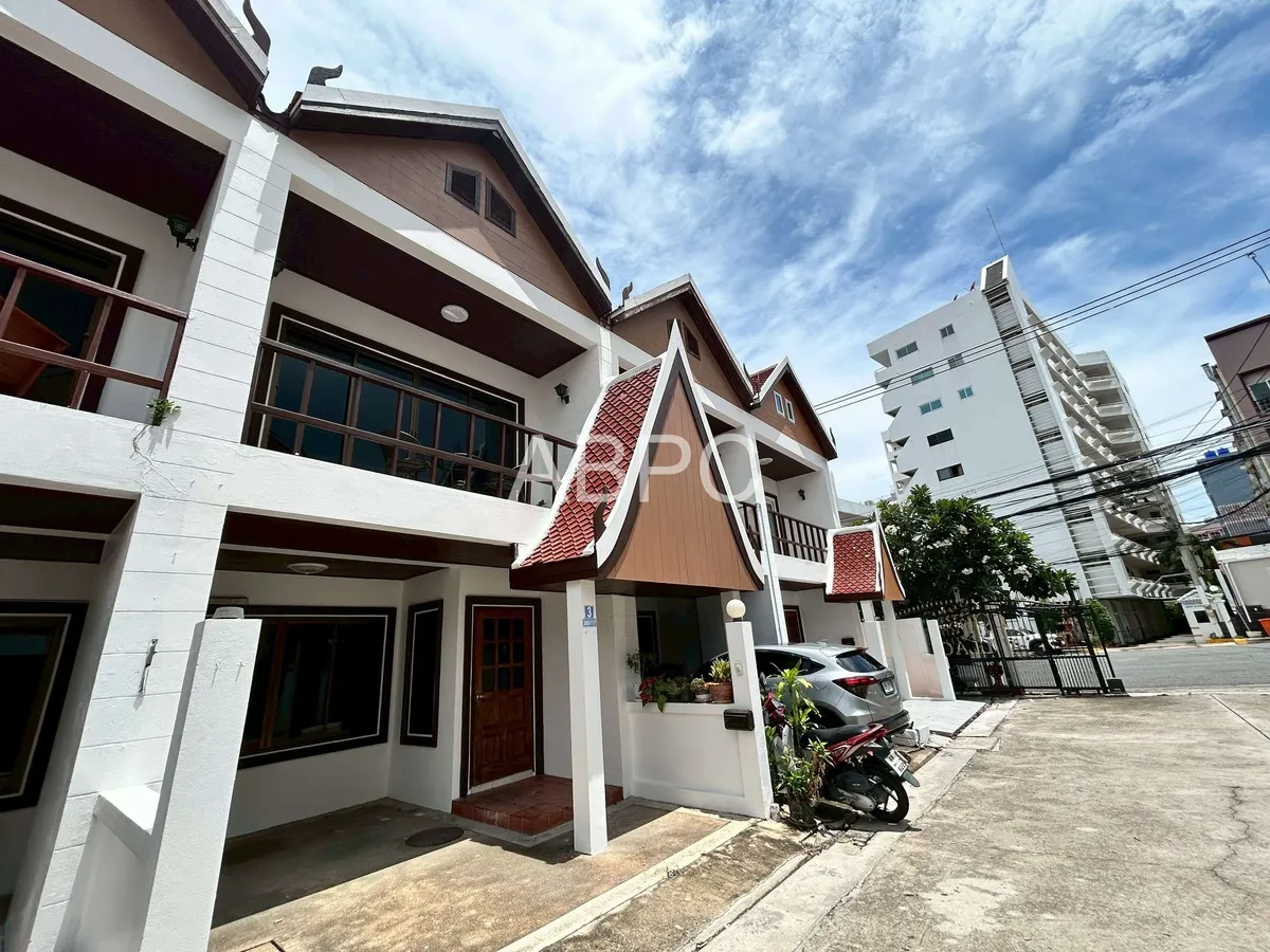Attractive 2 Bedroom 3 Bathroom Townhouse in Pratumnak