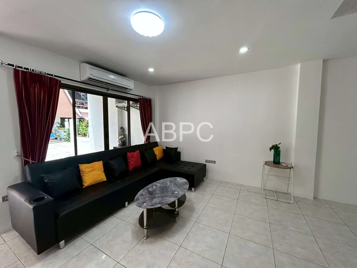 Attractive 2 Bedroom 3 Bathroom Townhouse in Pratumnak photo 3